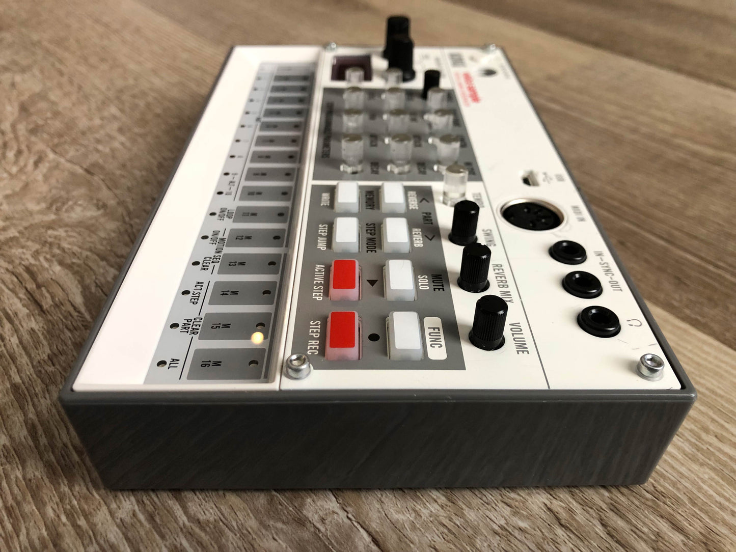Korg Volca Sample 2 Digital Sample Sequencer w/ Power Supply