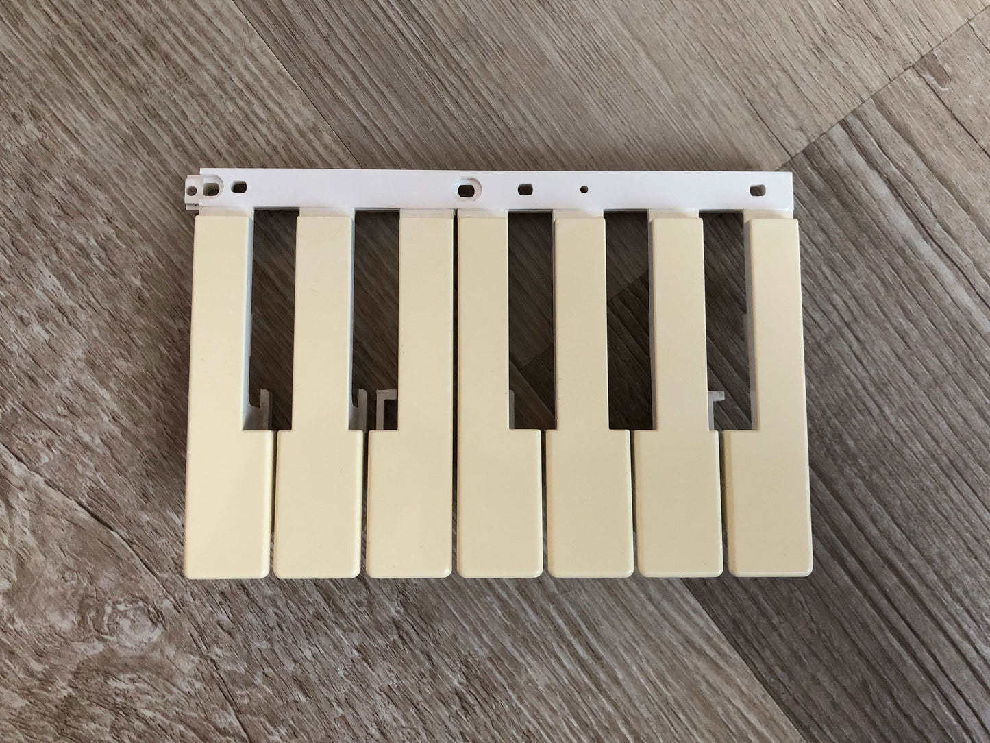 MicroKorg / MicroKorg-S OEM White Keys Group, Yellowed