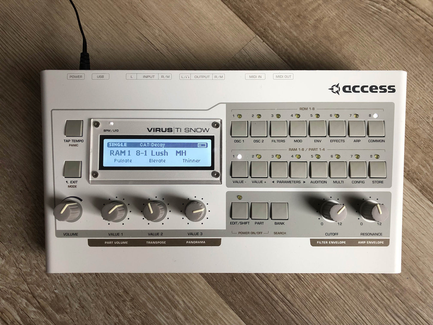 Access Virus TI Snow, All New Tacts & New Battery, w/ PSU + USB Cable